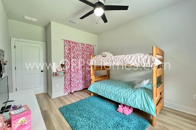 Building Photo - 4601 Jayhawk Dr
