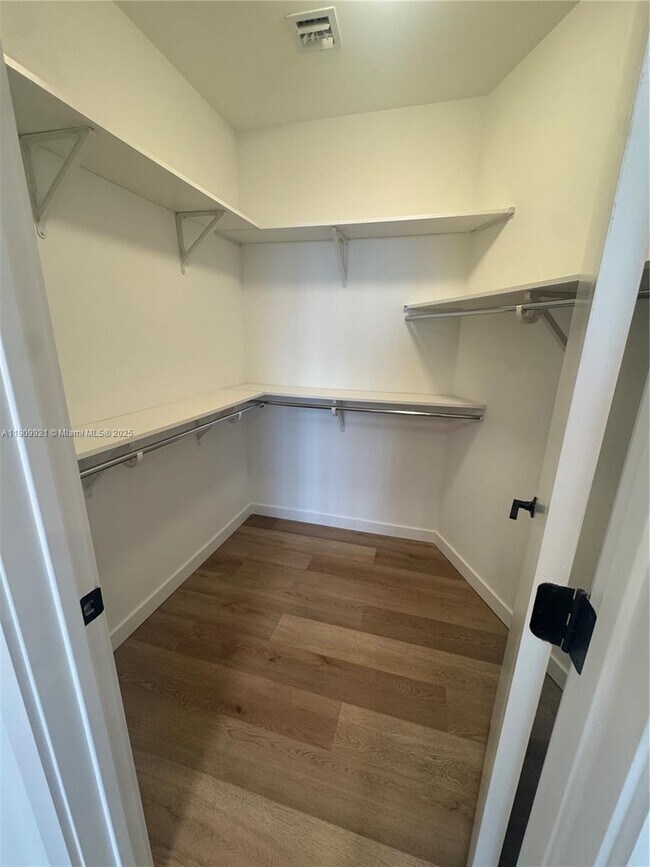 Building Photo - 307 SW 5th St