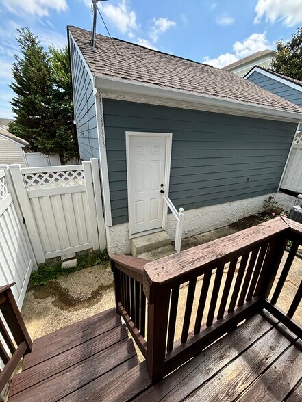 Building Photo - 7102 Lenox Village Dr