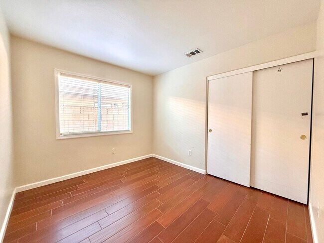 Building Photo - Two Story Four Bedroom home for lease in Jurupa Valley $3,395