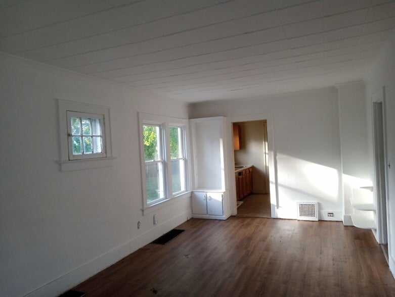 Building Photo - 2050 Berdan Ave