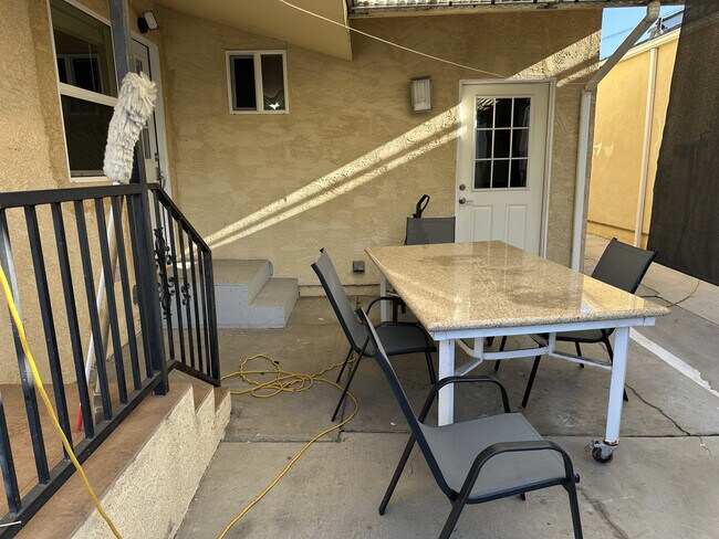 Building Photo - 508 N Verdugo Rd