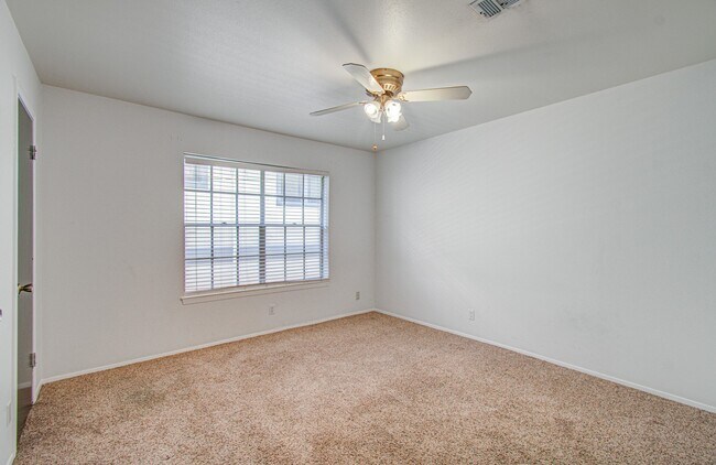 Building Photo - 1713 Huldy St