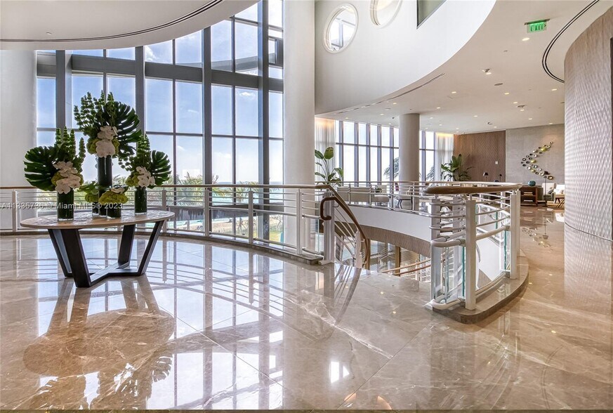 Building Photo - 15701 Collins Ave