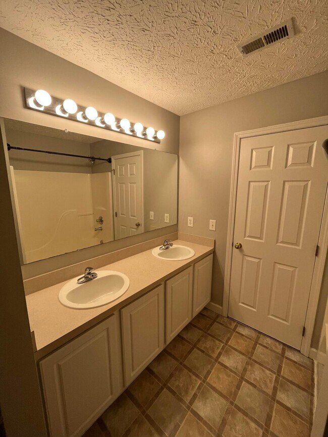 Building Photo - 5171 Mantua Dr