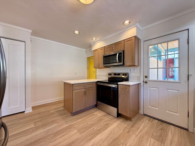 Building Photo - 909 Ouray Ave