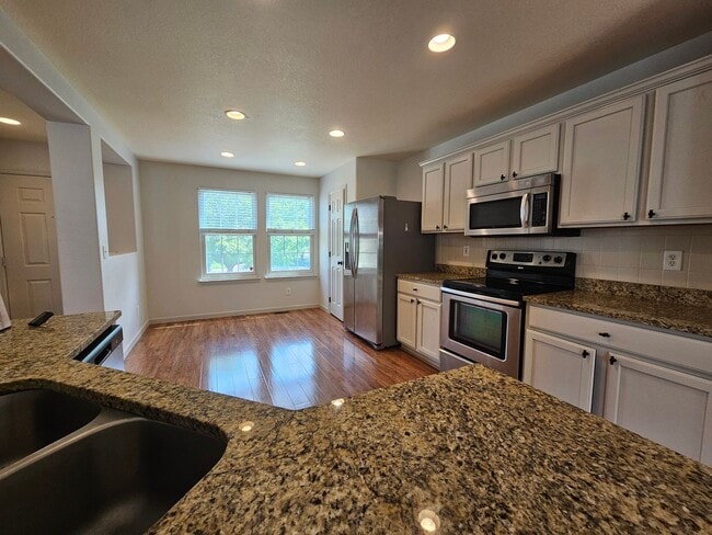 Building Photo - Super Beautiful Englewood 3 Bedroom Home A...