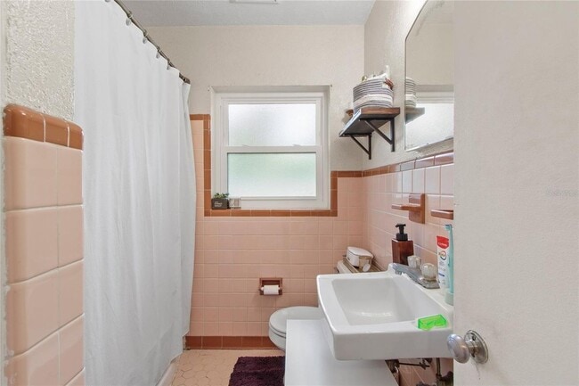 Building Photo - 711 Wilkinson St