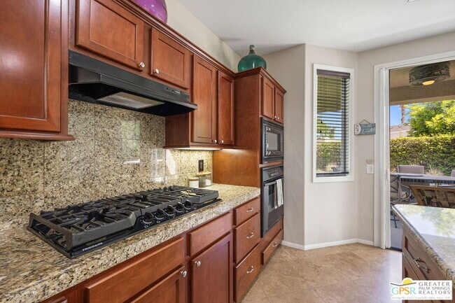 Building Photo - 78150 Calico Glen Dr