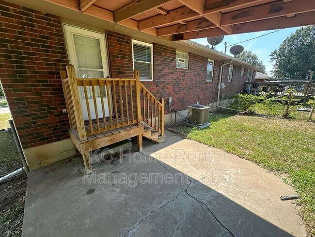 Building Photo - 1209 SW Westminister Rd