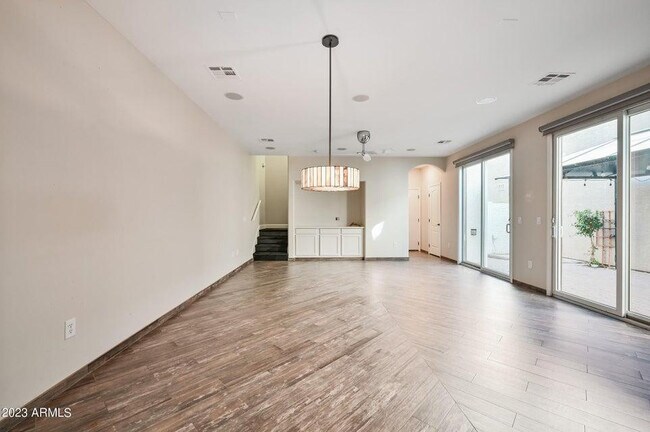 Building Photo - 3853 E Sabra Ln