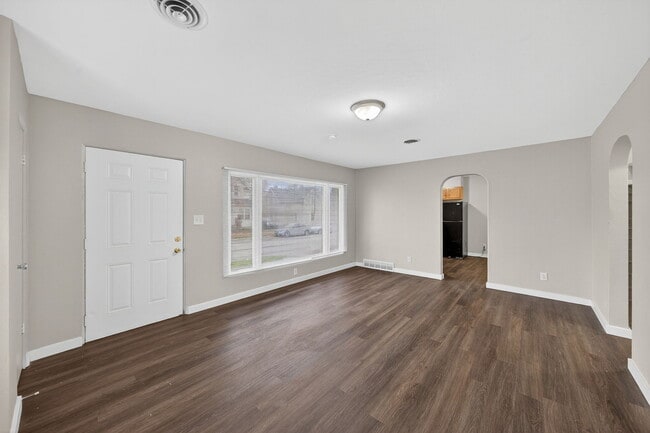 Building Photo - 336 Smith St