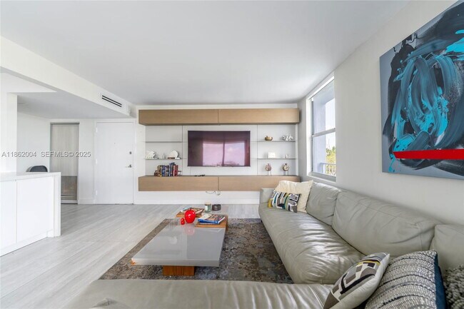 Building Photo - 16546 NE 26th Ave