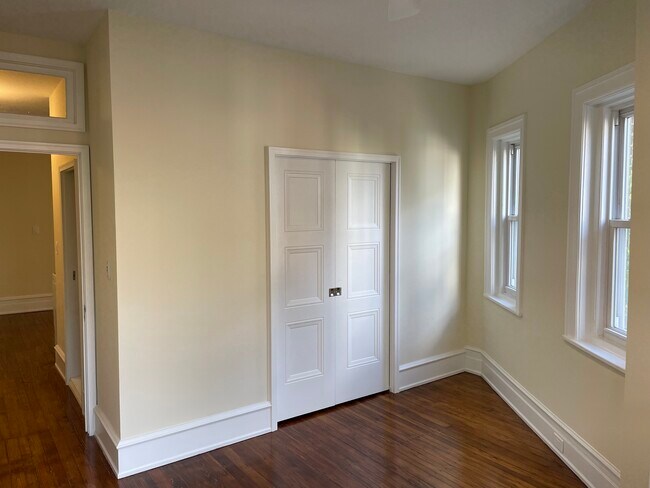 Building Photo - 909 Farragut Ter