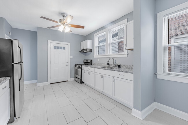 Building Photo - 7729 S Laflin St