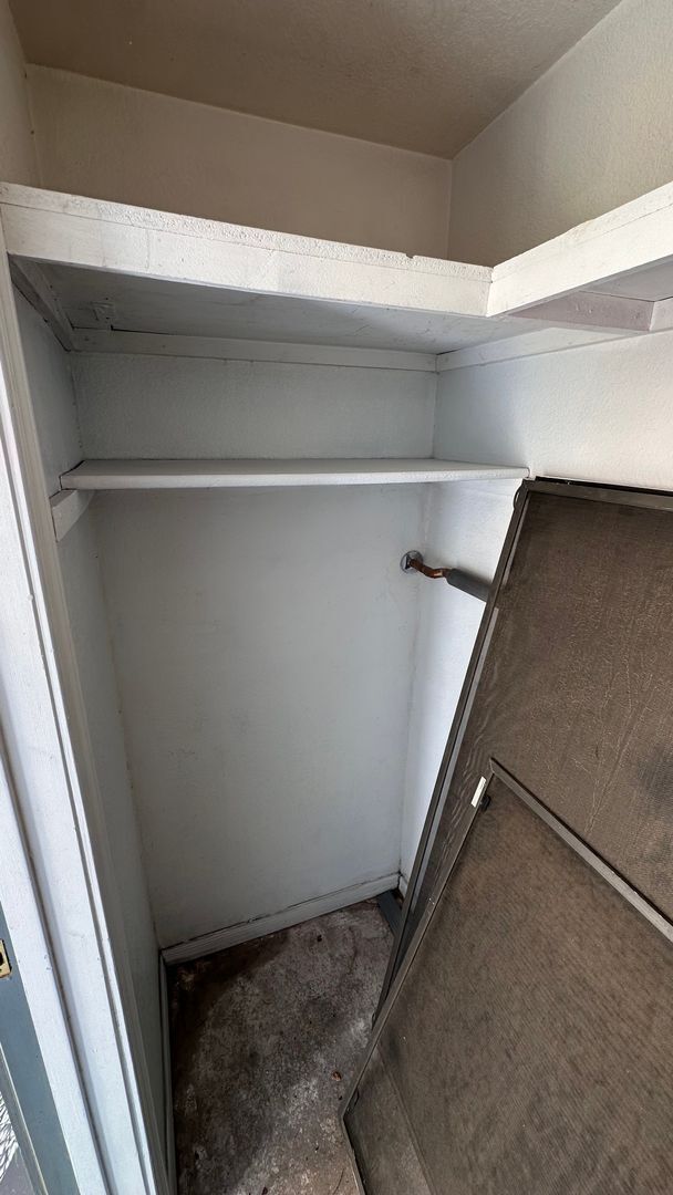 Building Photo - 2 bedroom townhome