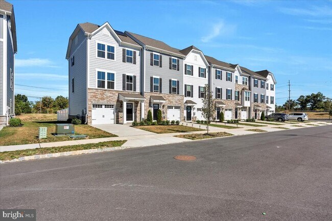 Primary Photo - 86 Hamilton Ct
