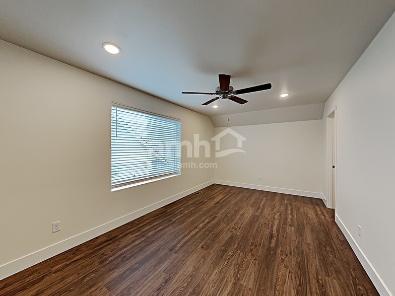 Building Photo - 23355 SE Dogwood St