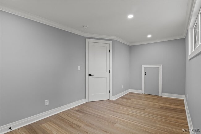 Building Photo - 42 Frontenac Ave