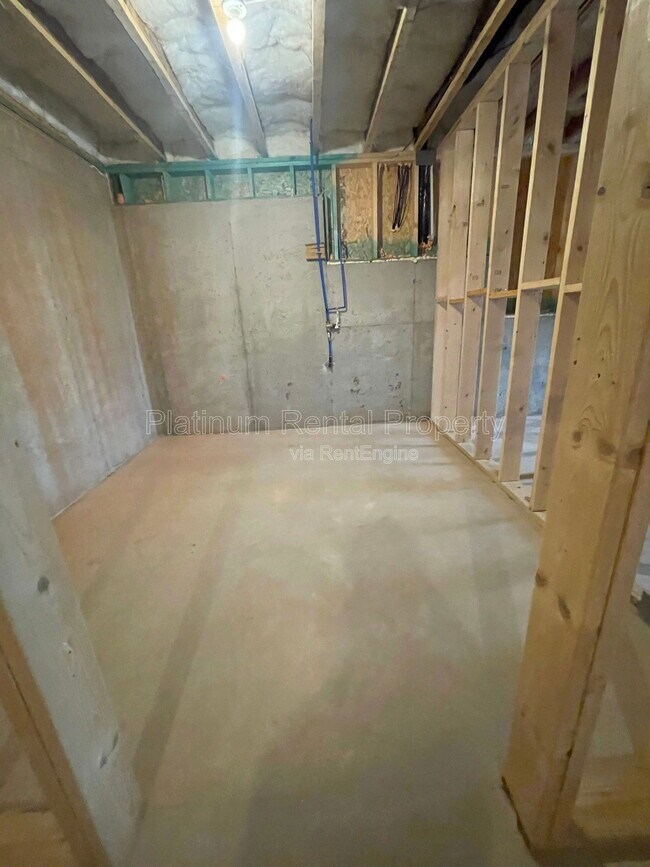 Building Photo - 8225 Crooked Crk Dr