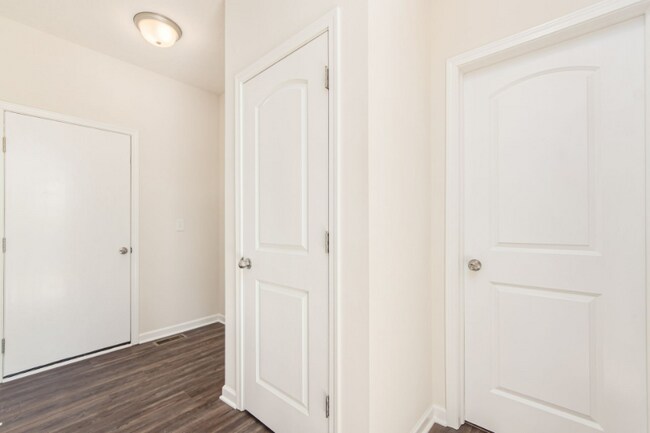 Building Photo - 317 Raccoon Ave