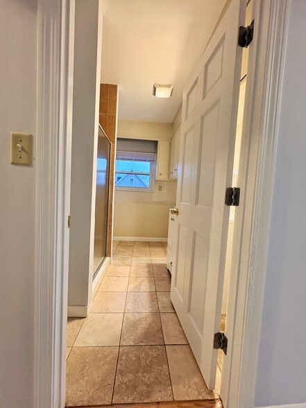 Building Photo - 253 Humphrey St