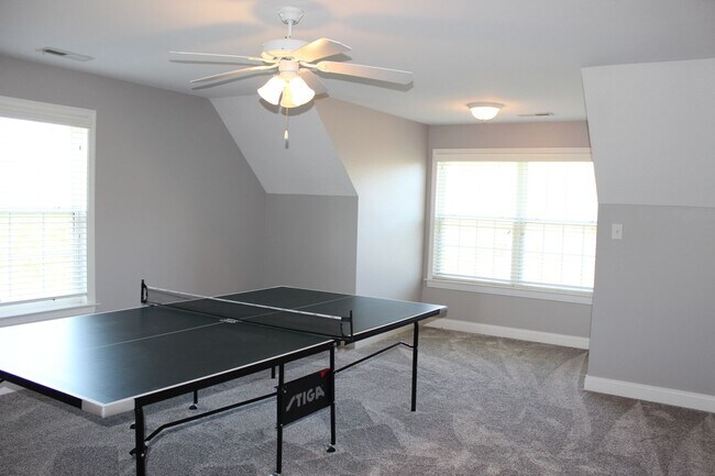 Building Photo - Amazing 3 bd/2.5bth in Farragut!!