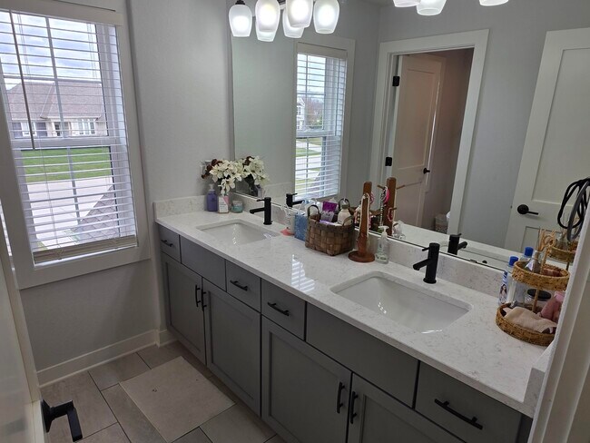 Building Photo - W239N3777 River Birch Ct