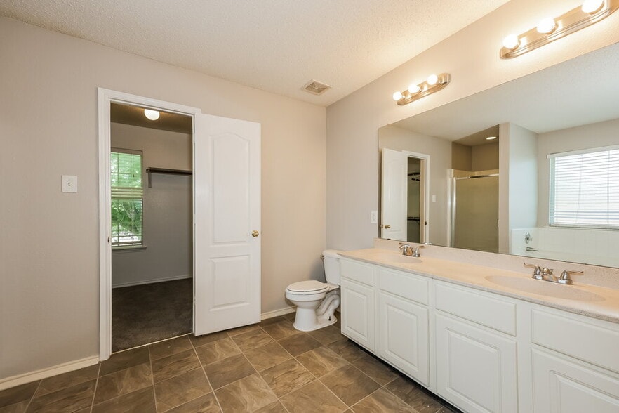 Building Photo - 735 Cedarwood Dr
