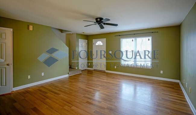 Building Photo - Townhome | 2nd Bedroom Features an En-Suit...