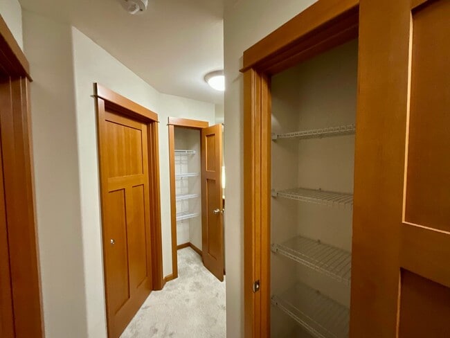 Building Photo - Beautiful 3 Bedroom Townhouse in Everett