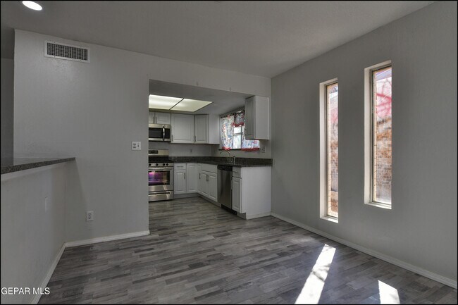 Building Photo - 1739 Russ Randall St