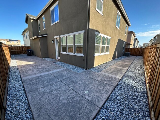 Building Photo - 2056 Marina Dr