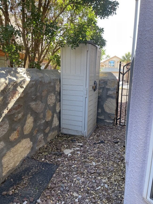 Building Photo - 4437 Loma Clara Ct