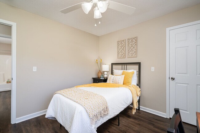 Building Photo - 112 Kings Mountain Ct