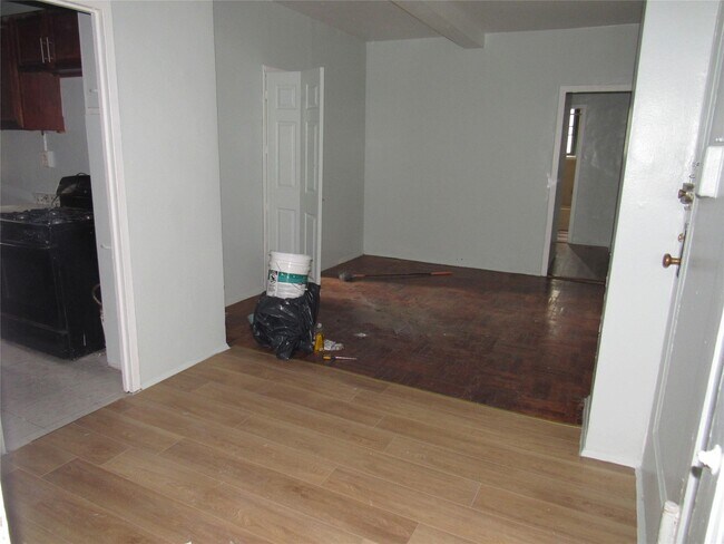 Building Photo - 2059 McGraw Ave