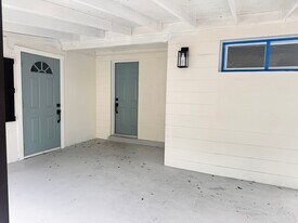 Building Photo - 3205 E Shadowlawn Ave