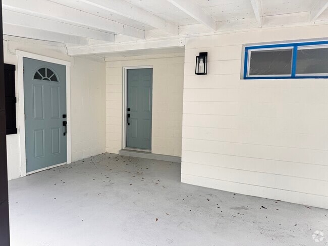 Building Photo - 3205 E Shadowlawn Ave