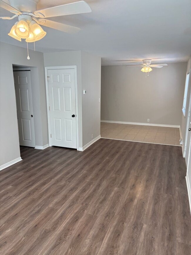 Building Photo - Summit Street Duplexes