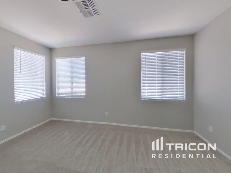 Building Photo - 876 S Colonial Dr