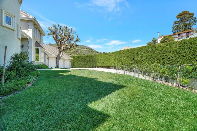 Building Photo - 3000 Sequit Dr
