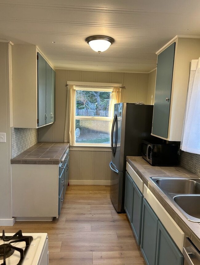 Building Photo - Cute Country Cottage 1 bedroom 1 bath