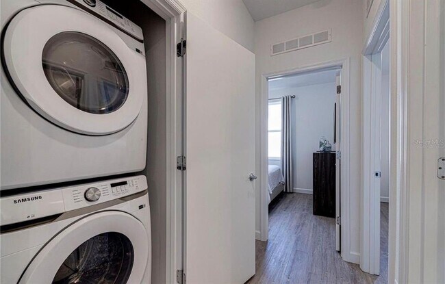 Building Photo - 400 Famagusta Dr