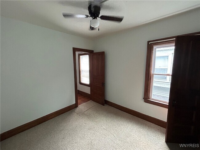 Building Photo - 411 Breckenridge St