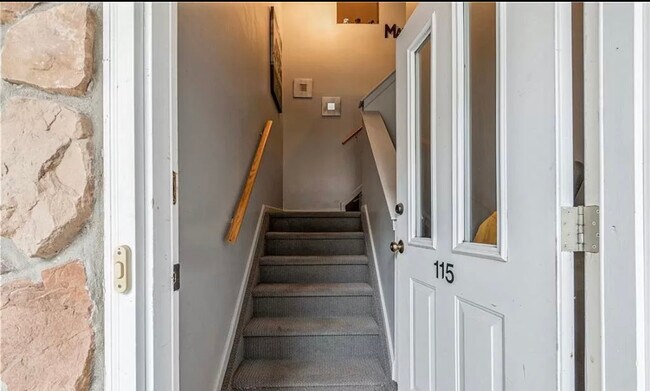 Building Photo - 115 Chariot Ct