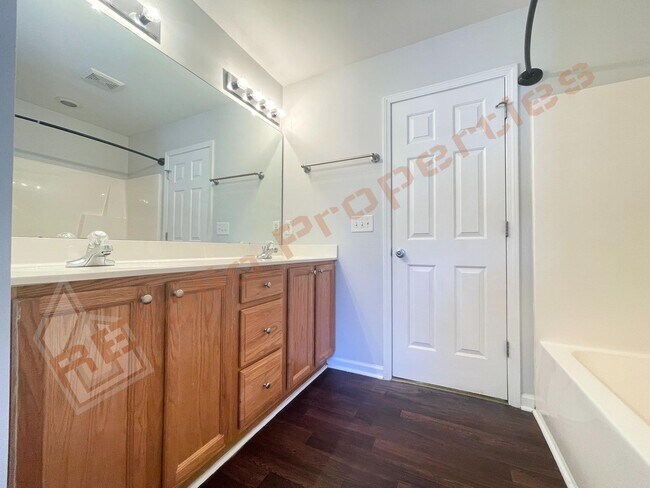 Building Photo - Wonderful 4 Bedroom 2.5 Bath, With Fresh P...