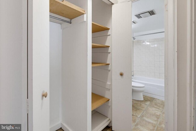 Building Photo - 5911 Tamar Dr