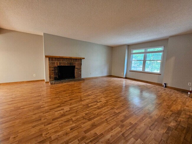 Building Photo - Aurora Highlands 3 Bed 2 1/2 Bath House w/...