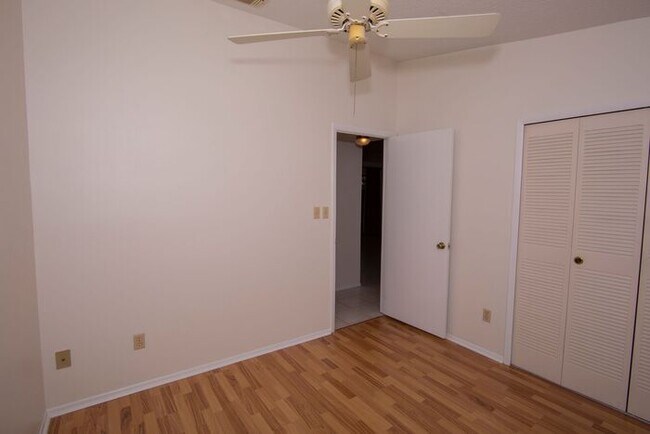 Building Photo - ADORABLE 2/2 CONDO WITH PRIVATE FENCED YARD — GREAT WINTER PARK LOCATION!