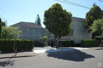 Building Photo - 426 NE 75th Ave